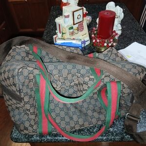 Gucci Brown and Red/Green unisex 17' Duffel Bag. Original Shoulder Strap.